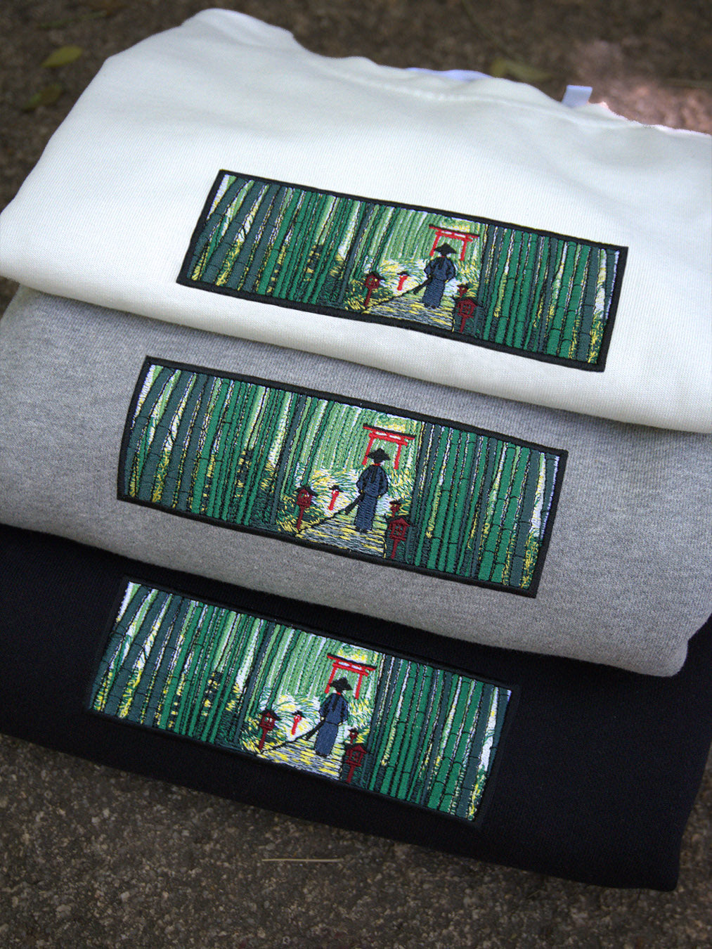 SAMURAI NEAR A TORII GATE IN A BAMBOO GROVE