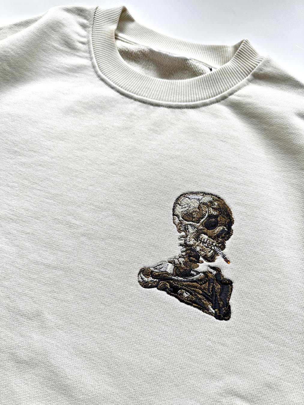 SKULL OF A SKELETON WITH BURNING CIGARETTE (SMALL)