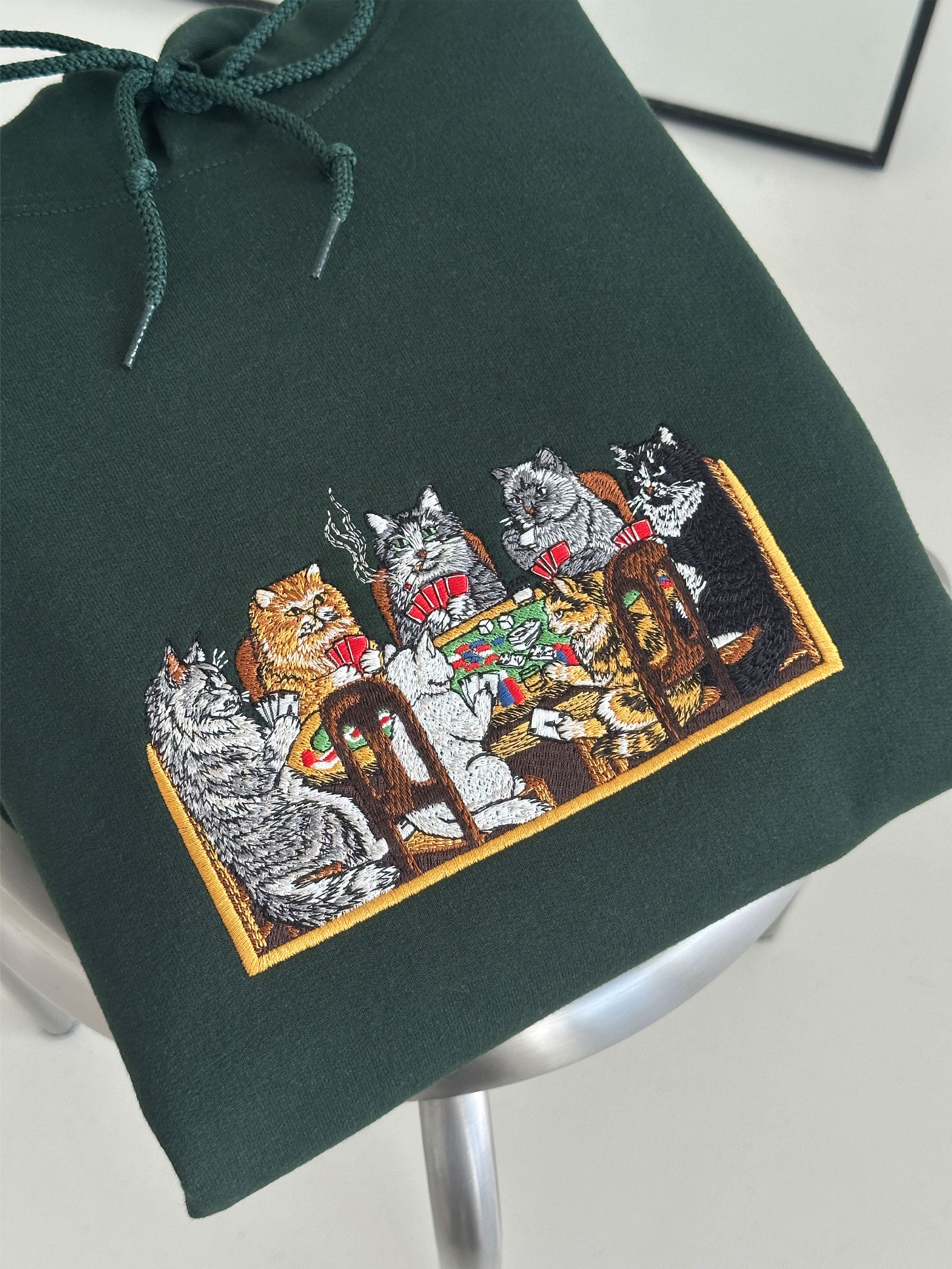 CATS PLAYING POKER